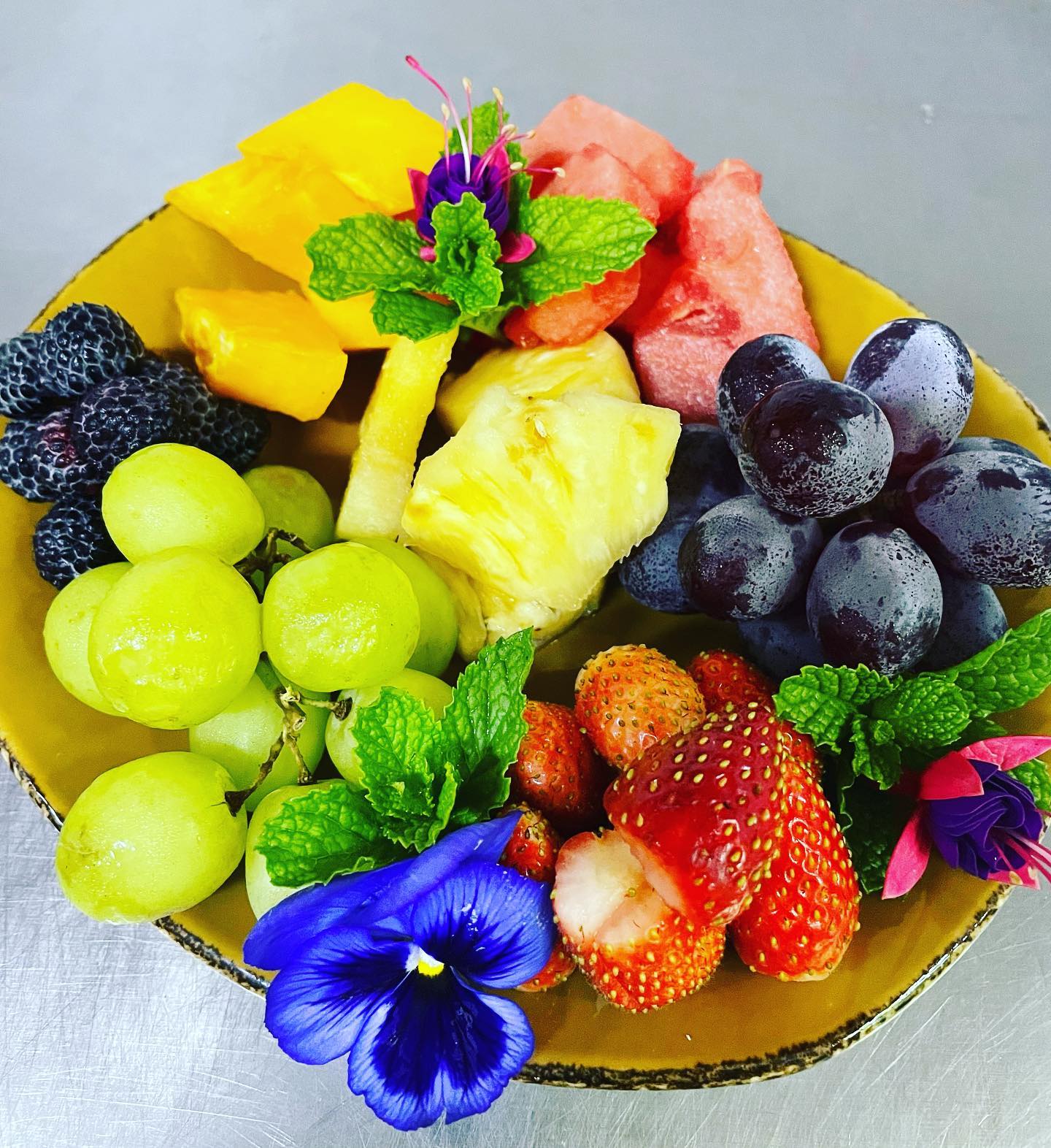 A little fresh fruit platter #fresh #farmtotable #tropical #fruit #ediblegarden